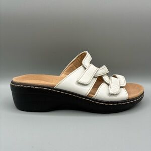 Clarks Merliah Karli Sandals Women’s 7 M White Slip On Wedge Flip Flops